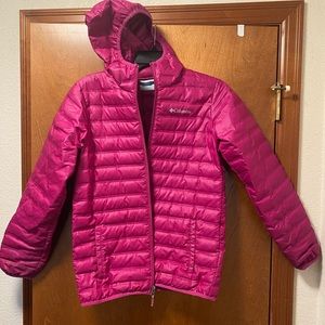 Magenta Columbia puffy jacket, women’s large. Fantastic condition. Gently used.